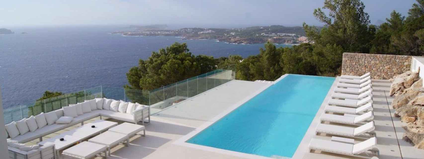 Vistas desde la terraza de la mansión comprada por Dadak en Ibiza.