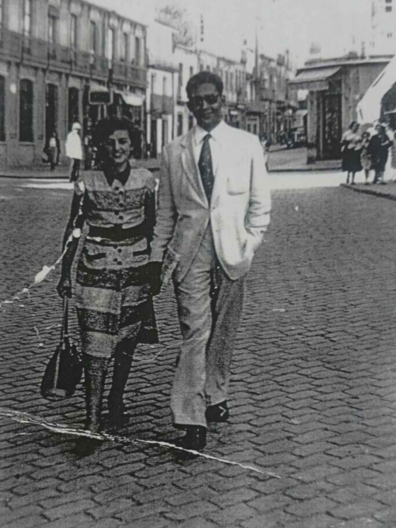 Martín viajó a Vilagarcía en varias ocasiones para visitar a Armenia. Año: 1952