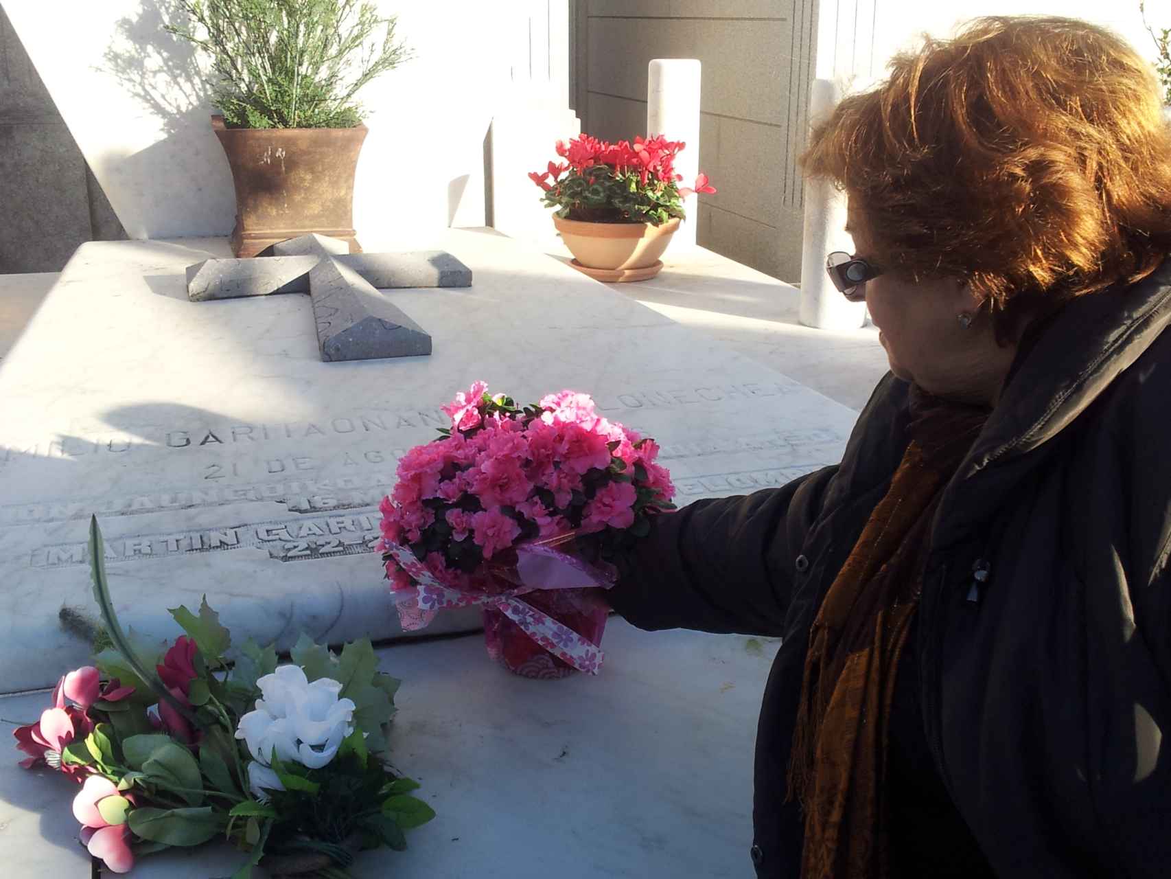 Armenia llevó flores a la tumba de Martín hace algunos meses. Castro Urdiales.