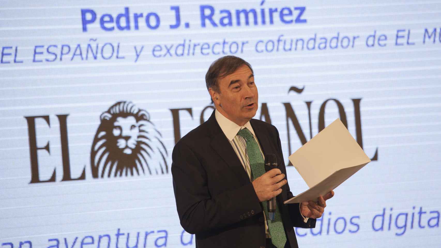 Pedro J. Ramírez, durante su conferencia en la Casa del Lector.