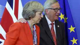 May se ha reunido por primera vez este viernes con Jean-Claude Juncker