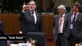 Imagen del momento en el que Rajoy vuelve a 'pifiarla'.