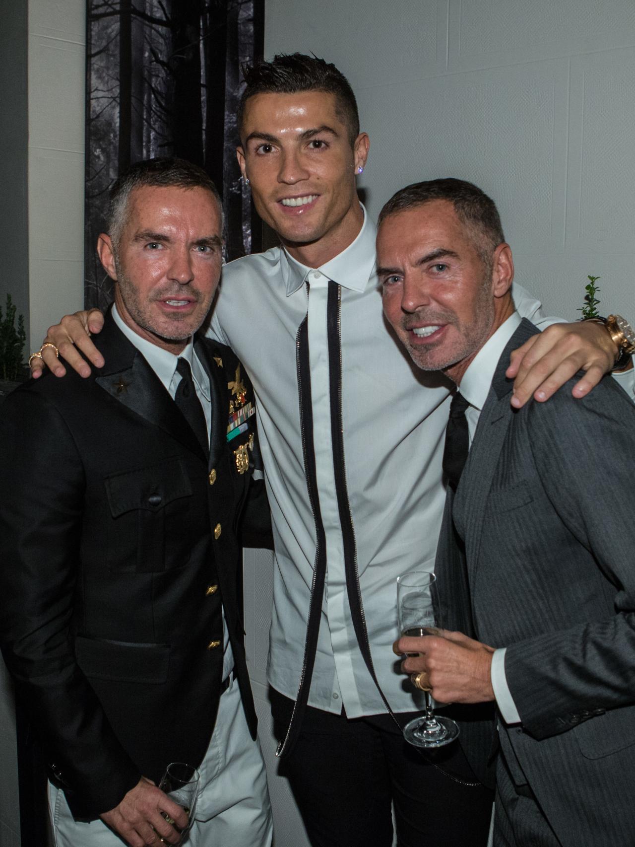 Cristiano Ronaldo con Dean y Dan Caten este viernes en Madrid