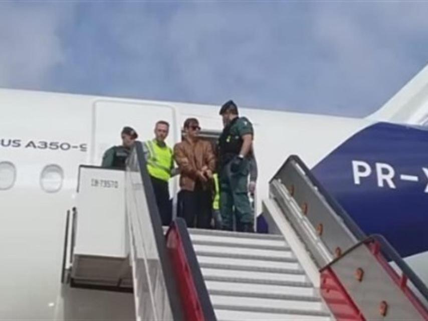 Patrick Nogueira Gouveia se entrega a la Guardia Civil en Barajas.