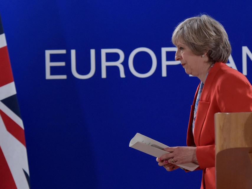 May pide restringir la inmigración y mantener acceso al mercado europeo.