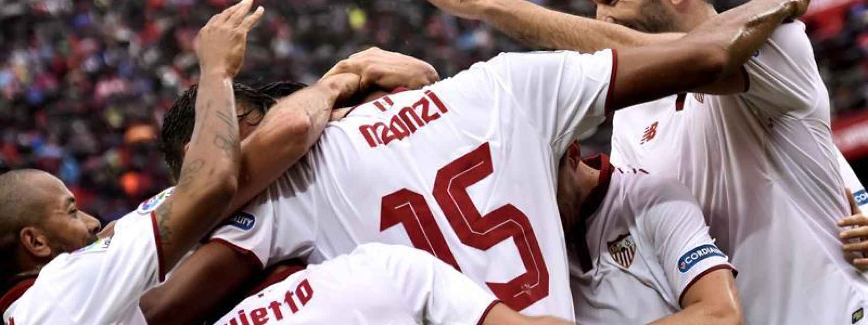 El Sevilla celebra el gol de N'Zonzi.