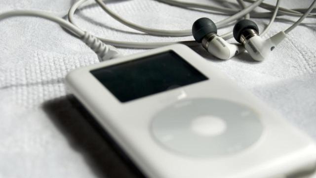 El mítico iPod cumple 15 años y a Apple se le olvida celebrarlo