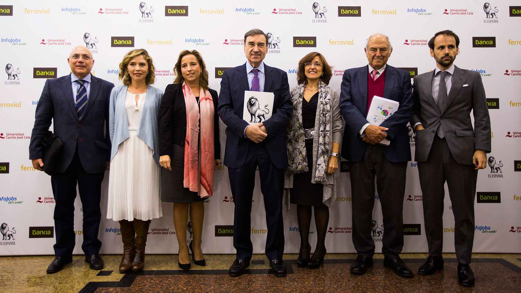 De izda. a dcha: Juan Juliá, Marta Martín, Nieves Segovia, Pedro J. Ramírez,  Mercedes Chacón, José Antonio Marina y Samuel Martín-Barbero.