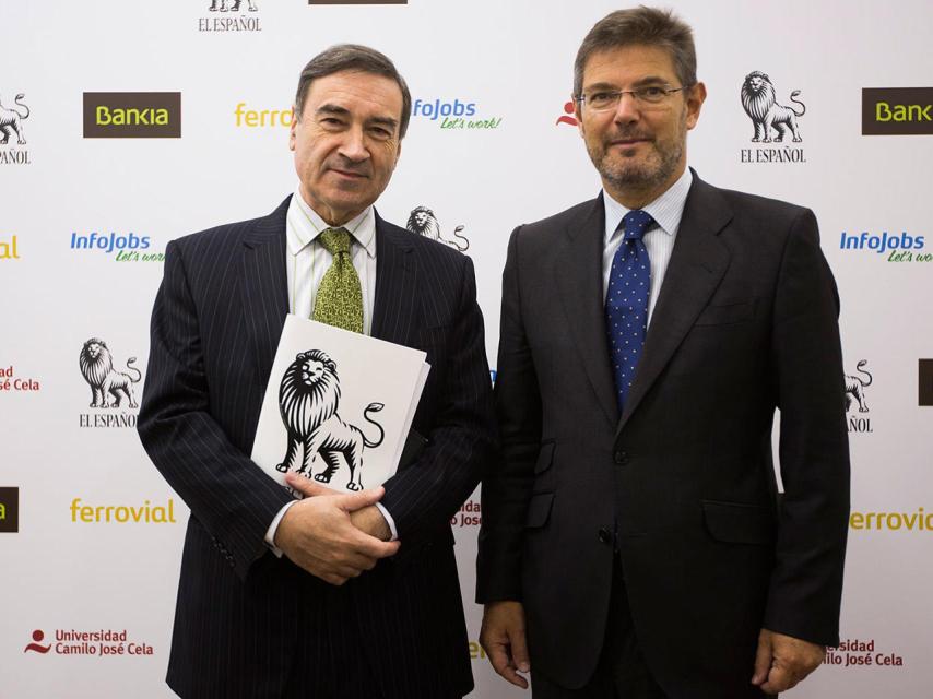 El ministro de Justicia, Rafael Catalá, y el director de EL ESPAÑOL, Pedro. J Ramírez.