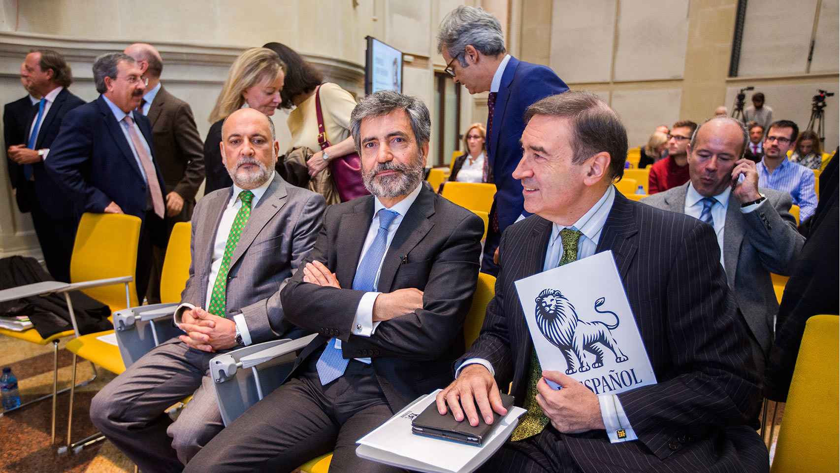 El presidente del Constitucional, Francisco Pérez de los Cobos, el presidente del Consejo General Poder Judicial, Carlos Lesmes y el director de El Español, Pedro J. Ramírez