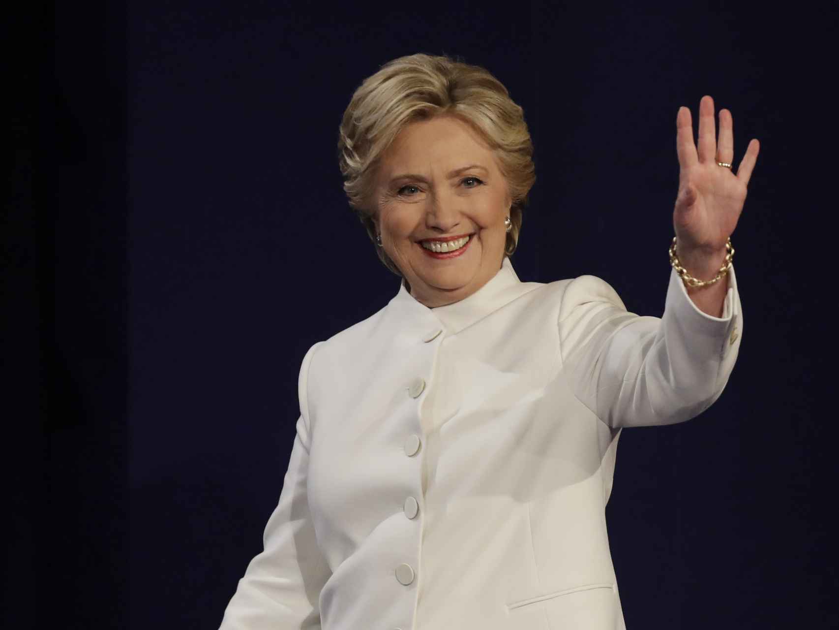 Hillary Clinton, sonriente, a punto de cumplir años.