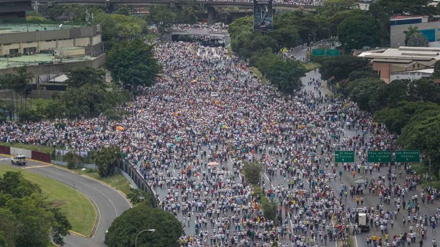 Vista general de la manifestación en una de las avenidas de la capital venezolana