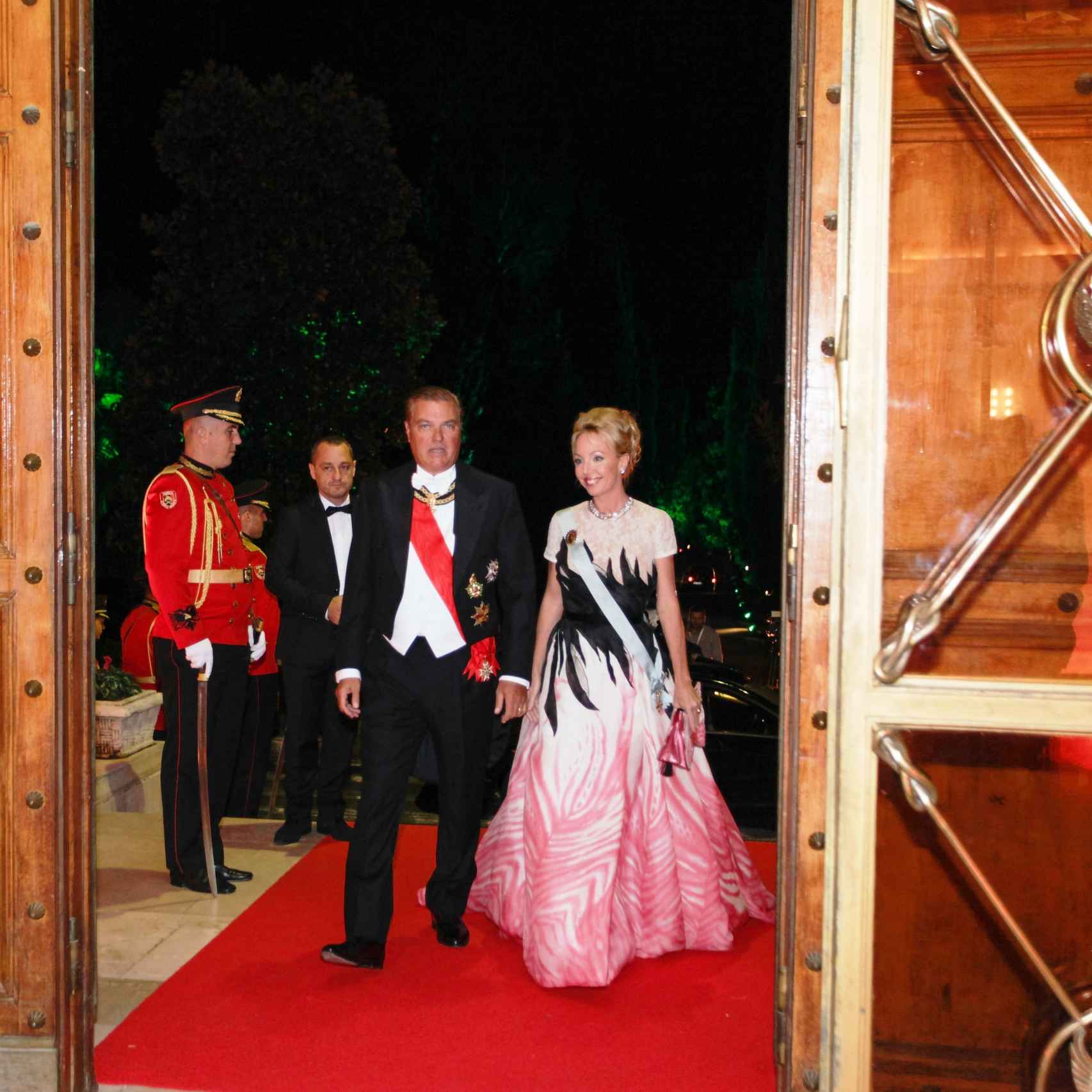 Los duques, en el Palacio Real deTirana, donde acudieron con motivo de la boda del Principe Leka.