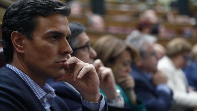 Pedro Sánchez, en su escaño en el Congreso.