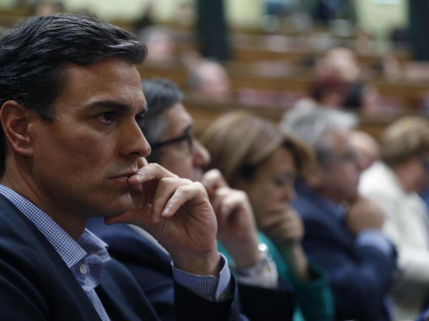 Pedro Sánchez, junto a Patxi López en uno de sus últimos días como diputado.