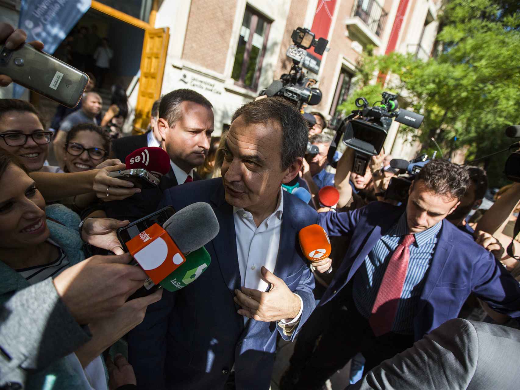 Zapatero, a su salida del acto organizado por EL ESPAÑOL.