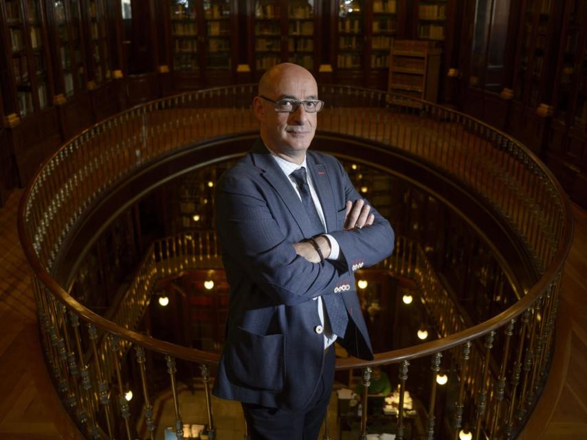 Felisuco, también conocido como Félix Álvarez, en la biblioteca del Congreso