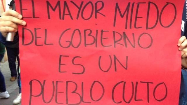 La pancarta que enarboló Enrique.