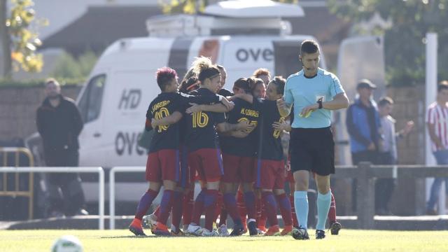 Las jugadoras del Atlético de Madrid celebran su victoria.