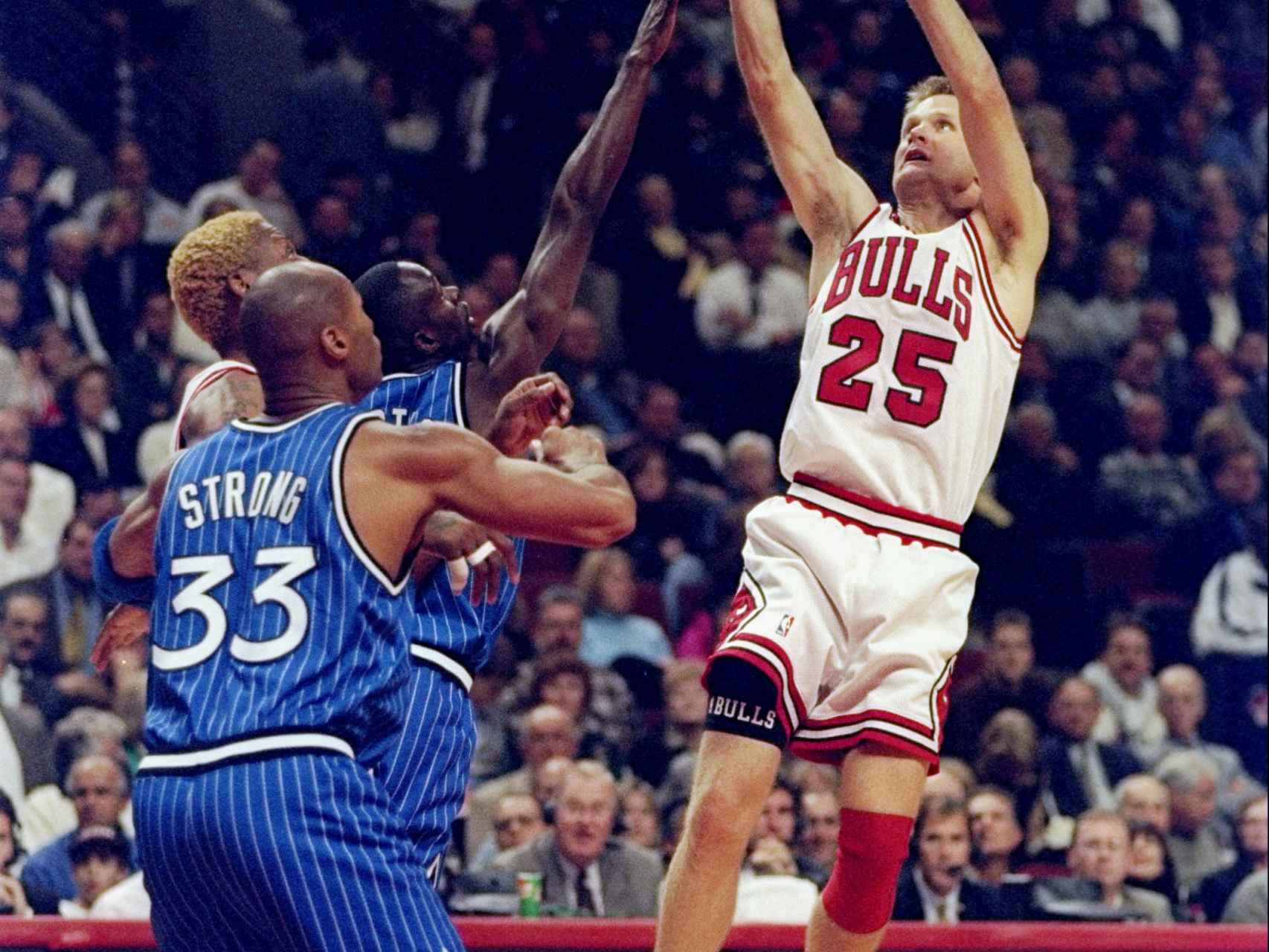 Steve Kerr lanza con los Bulls.