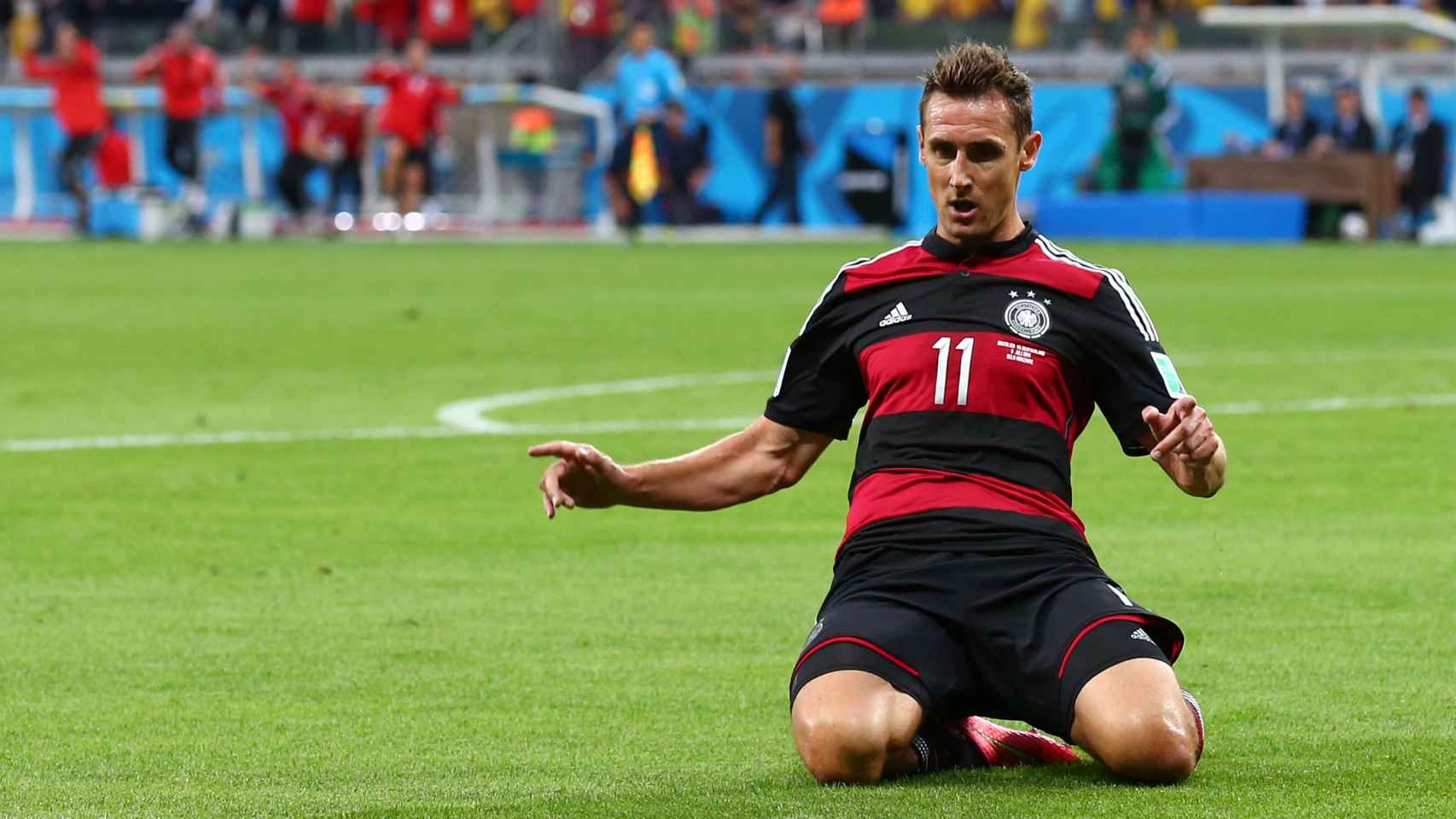 Miroslav Klose celebra su gol número 16 en las semifinales del Mundial contra Brasil.