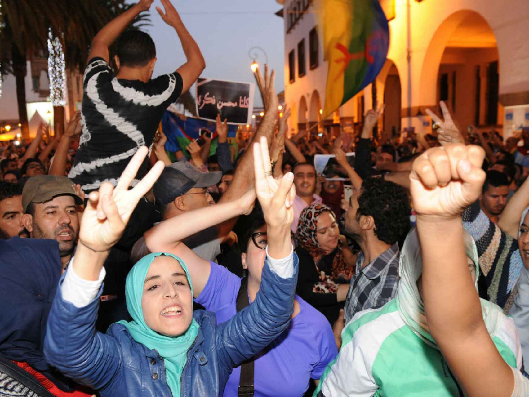 Marroquíes en las calles de Rabat el pasado domingo, indignados por la muerte de Mohcine Fikri.