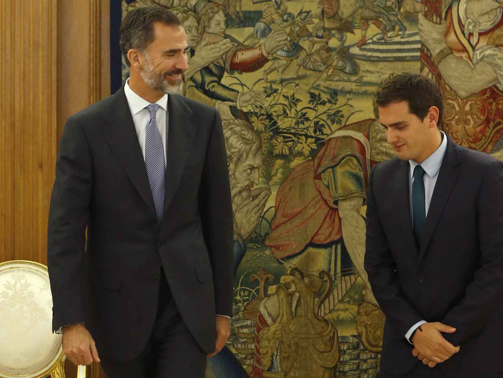 El rey Felipe junto a Albert Rivera en la ronda de consultas del pasado mes de octubre.