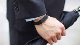 La pulsera que llevas puesta posiblemente está violando la ley