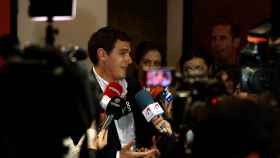 Rivera atiende a los medios este viernes en Barcelona