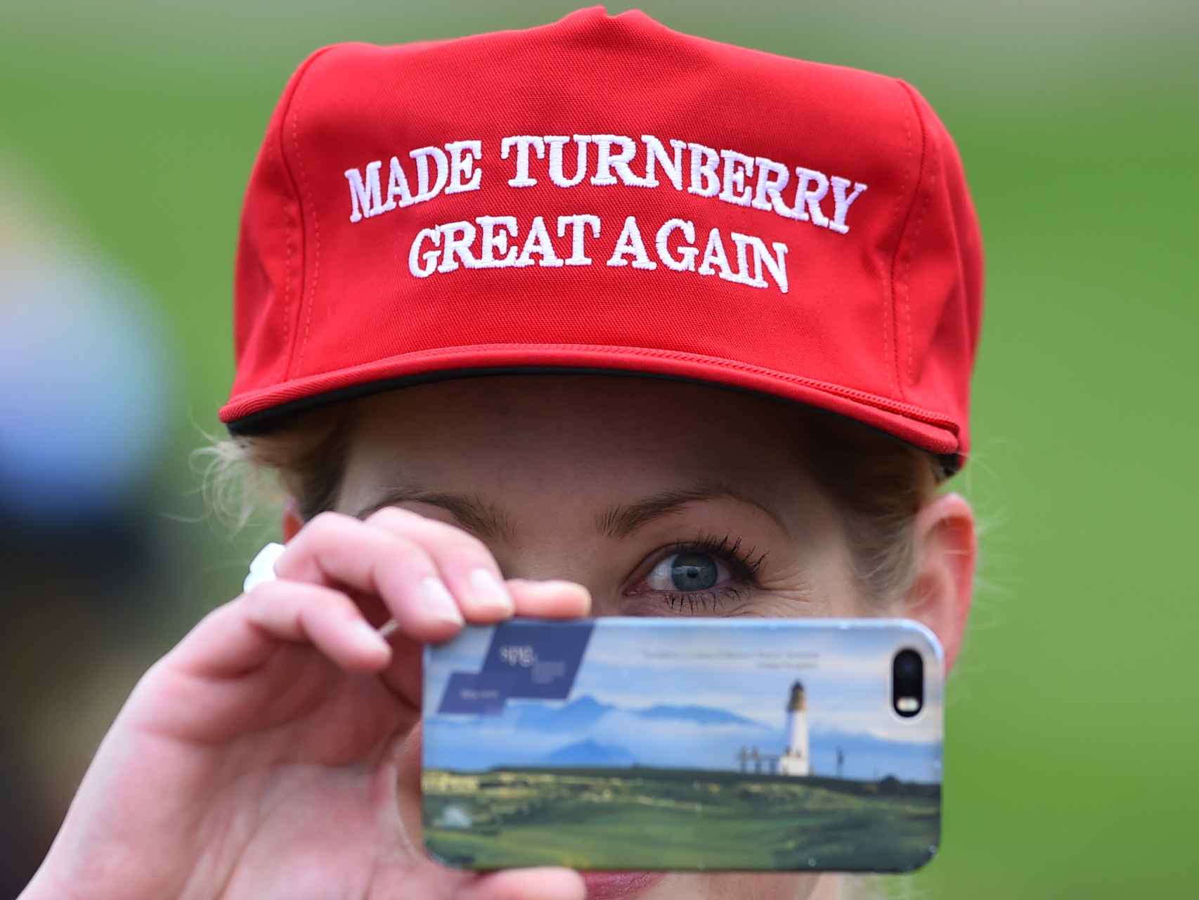 El eslogan político de Trump también llegó a Turnberry.