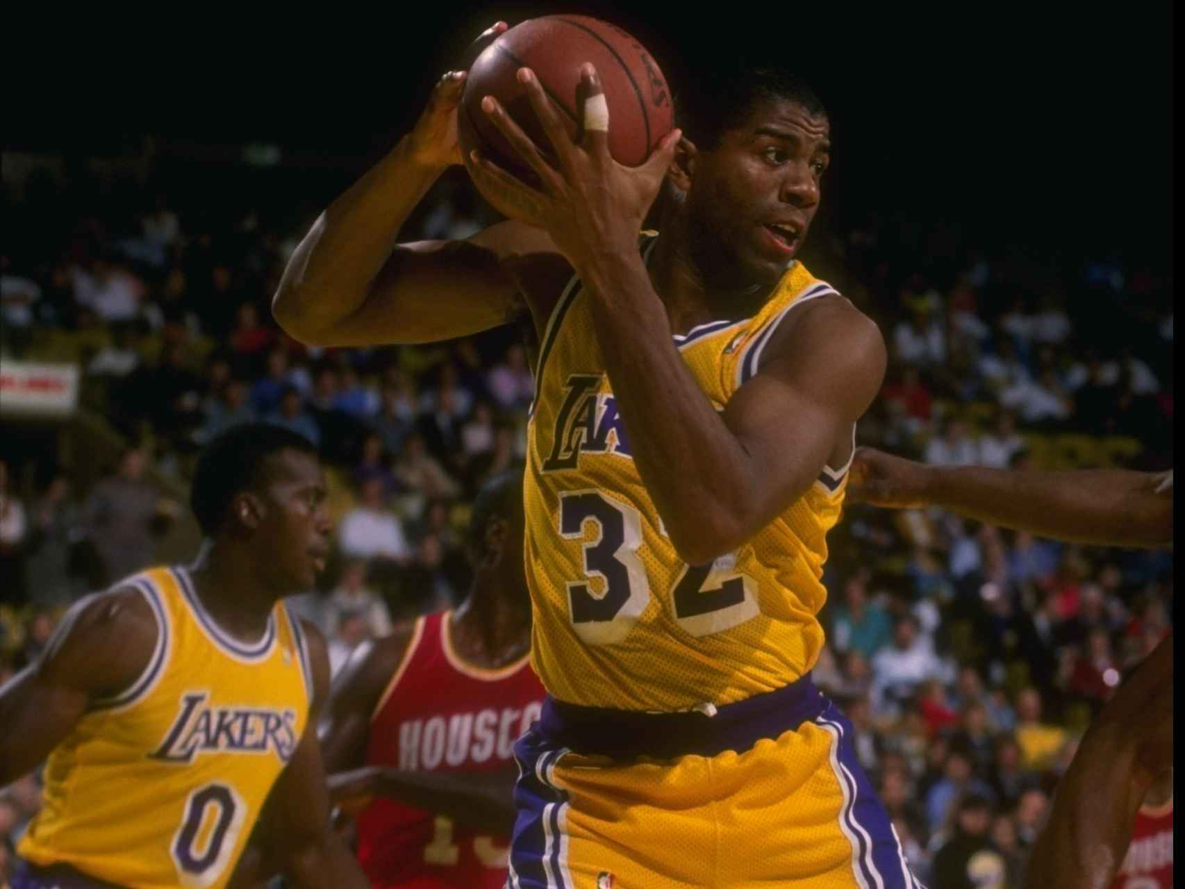 Magic Johnson, jugando con los Lakers.
