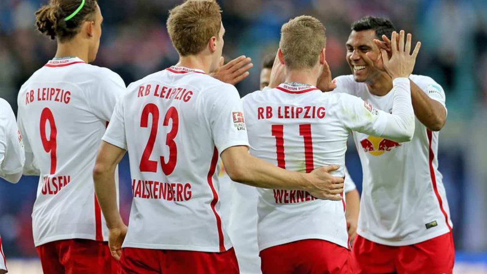 Los jugadores del Leipzig celebran la victoria de su equipo.