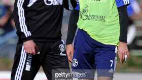 Ralf Rangnick, junto a Raúl en su etapa como técnico del Schalke.