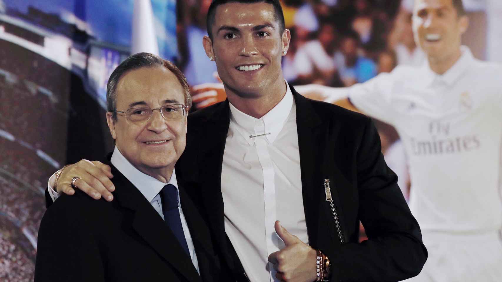 Cristiano Ronaldo junto al presidente Florentino Pérez.