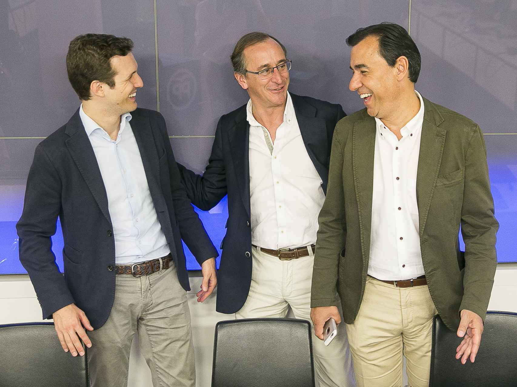 Fernando Martínez-Maillo (d), junto con Alfonso Alonso (centro) y Pablo Casado (i).