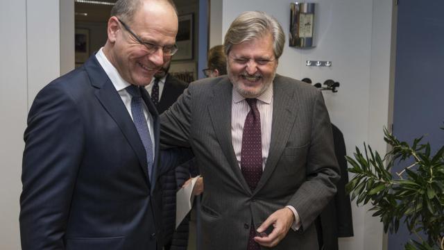 Méndez de Vigo se ha reunido este lunes con el comisario de Educación, Tibor Navracsics