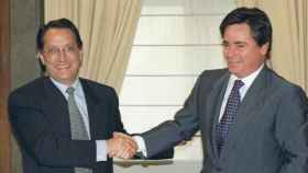 Aristrain, a la derecha, en una imagen de 1998 con el entonces presidente de la Sepi