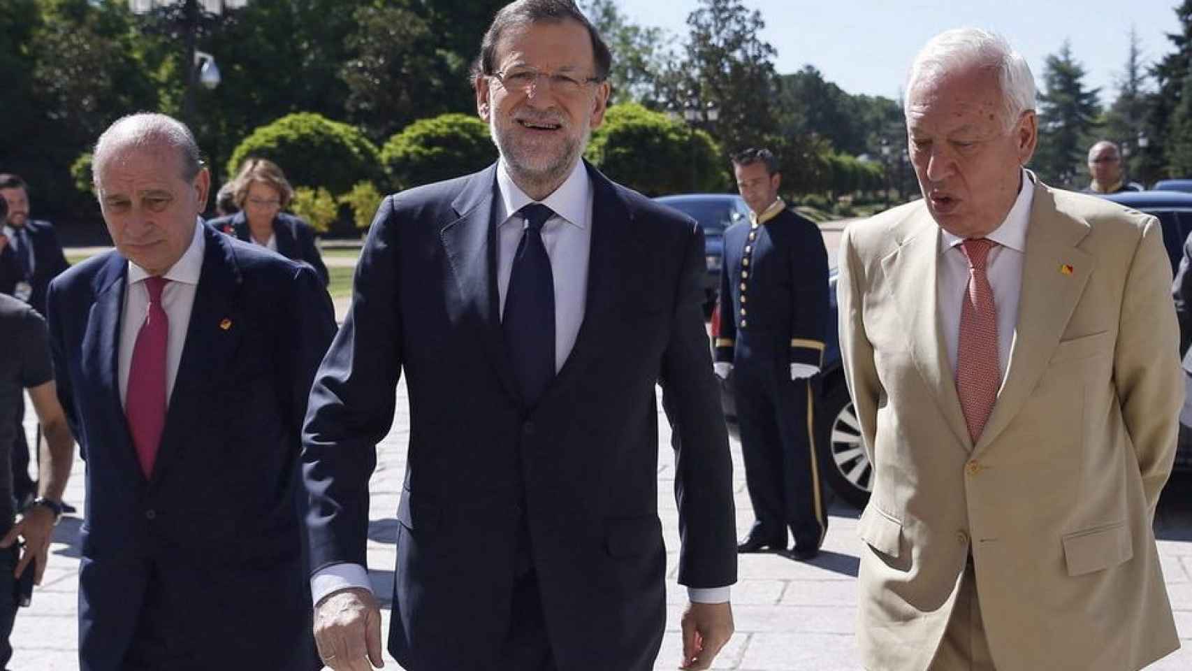 Los exministros José Manuel García-Margallo y Jorge Fernández Díaz con Mariano Rajoy.