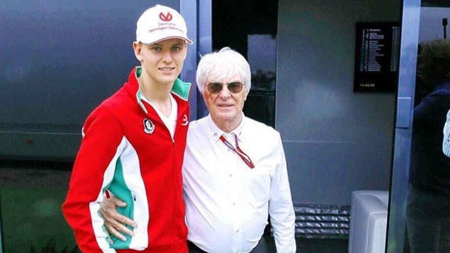 El joven Mick Schumacher con Bernie Ecclestone, patrón de la Fórmula 1