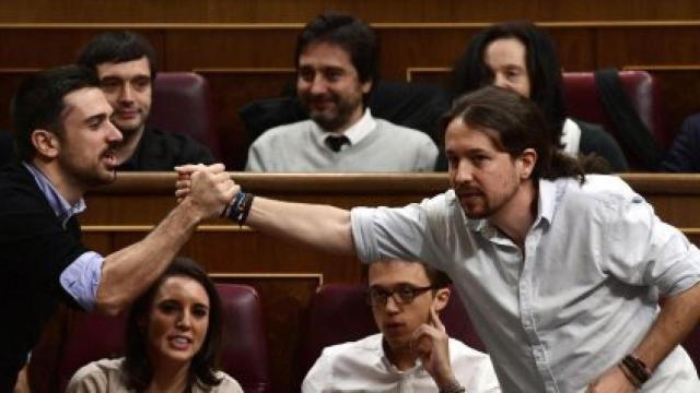 Espinar e Iglesias se saludan en el Congreso.