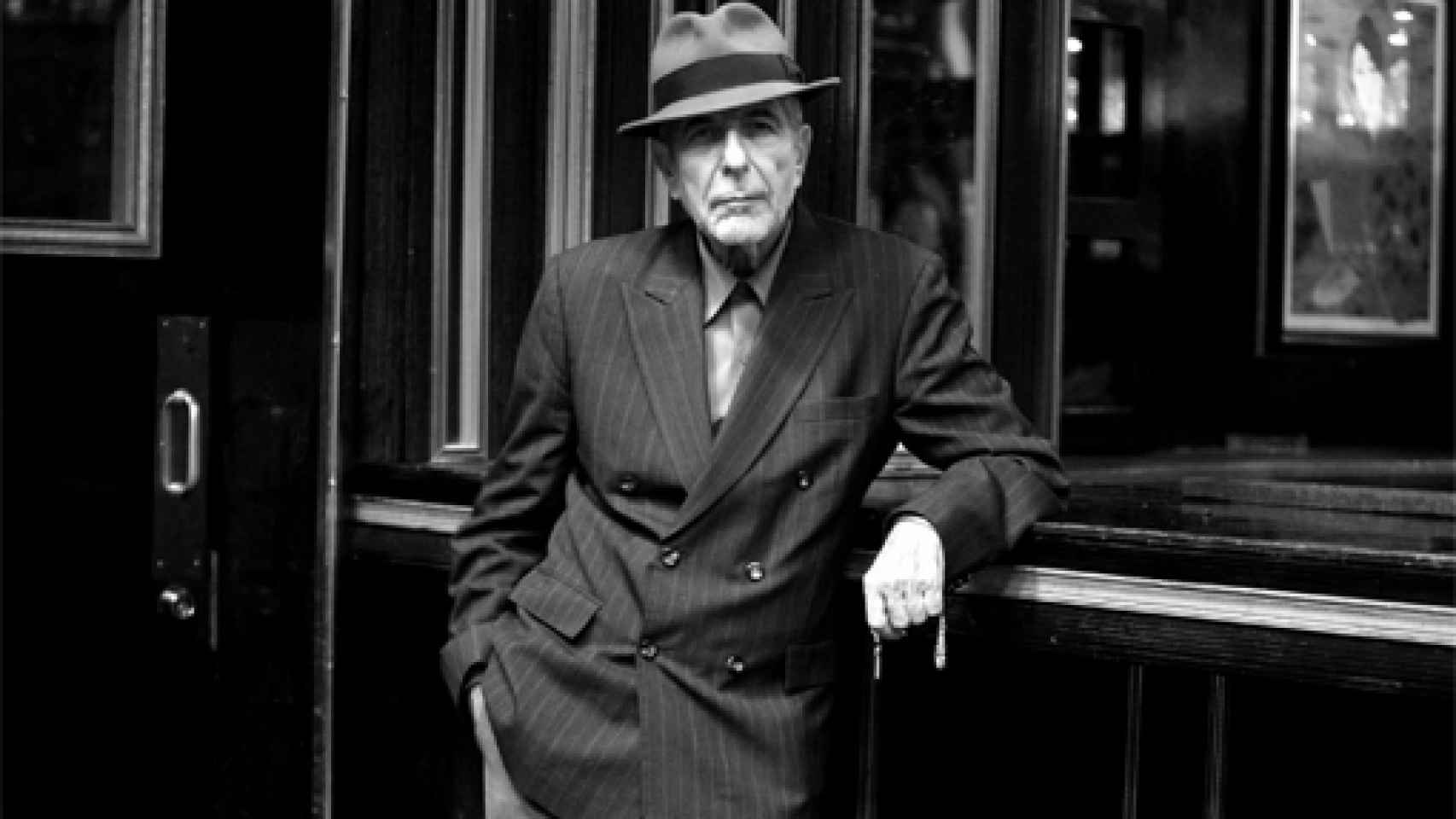 Image: Leonard Cohen, violín, sombras y sepulcro