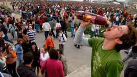 Los atracones de alcohol son la base de los botellones entre adolescentes