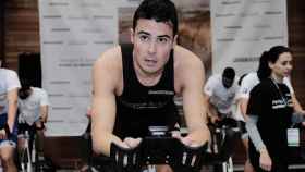 Javier Gómez Noya durante el triatlón indoor solidario de este sábado.