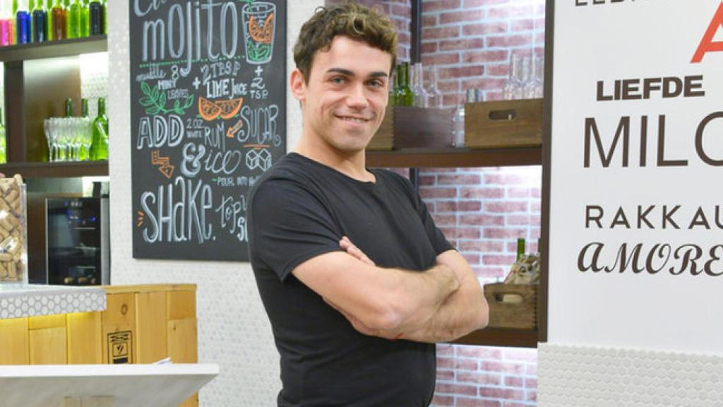 'First Dates' presenta a Juanjo, su nuevo camarero