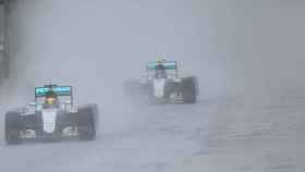 Lewis Hamilton y Nico Rosberg durante el Gran Premio de Brasil.