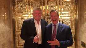 Trump y Farage en una imágen que el británico publicó en su cuenta de Twitter.