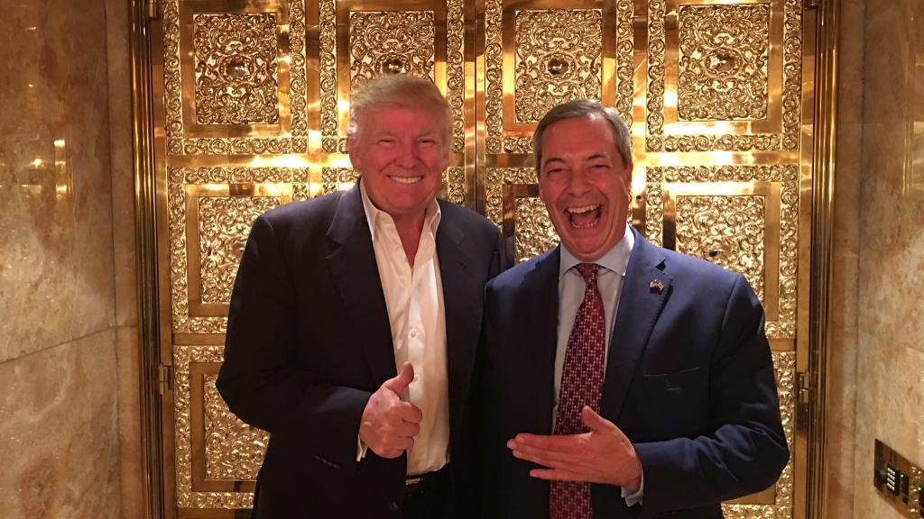 Trump y Farage en una imágen que el británico publicó en su cuenta de Twitter.