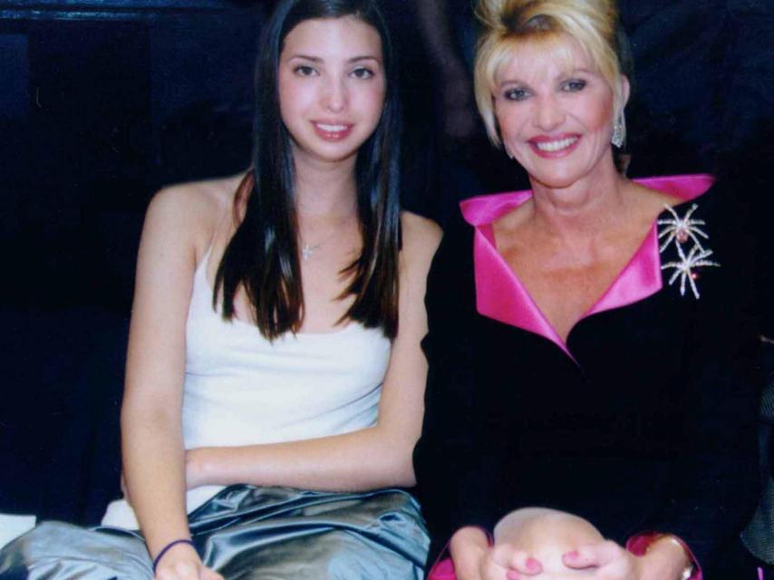 Ivanka de joven con su madre Ivana en 1990