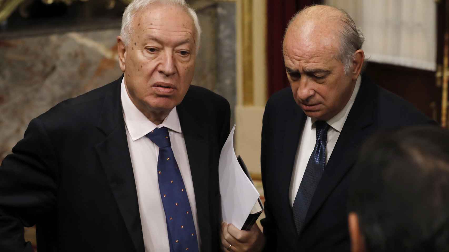 Los exministros José Manuel García-Margallo y Jorge Fernández Díaz en el Congreso.