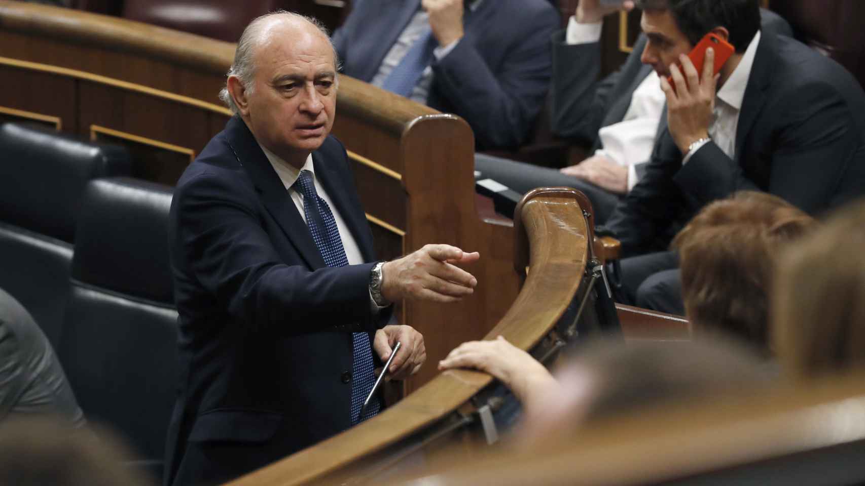 El exministro del Interior, Jorge Fernández Díaz, en el Parlamento.